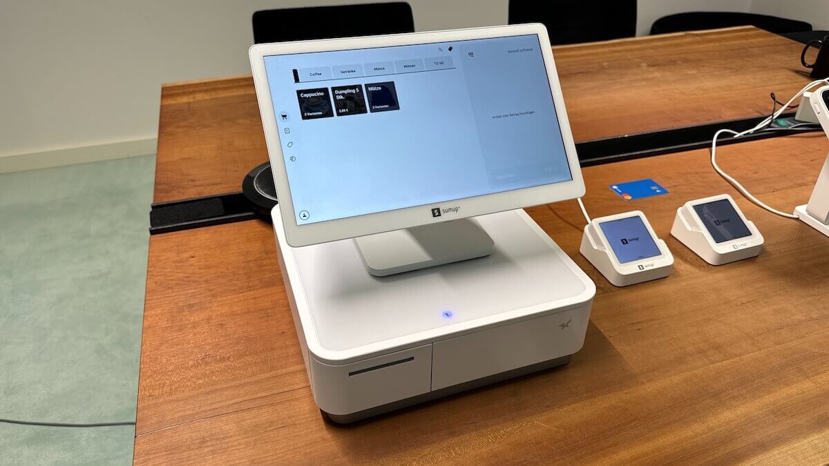 Kleines Kassensystem mit Kassenlade, Monitor, Bondrucker und Bezahleinheit