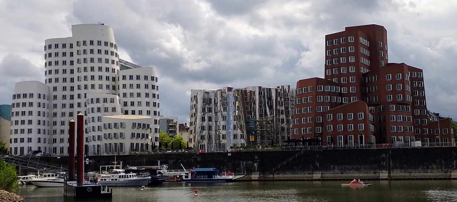 Die Krummen Häuser im Düsseldorfer Hafen